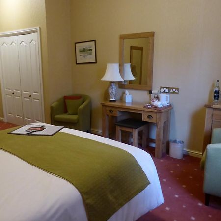 Glen-Yr-Afon House Hotel Аск Экстерьер фото