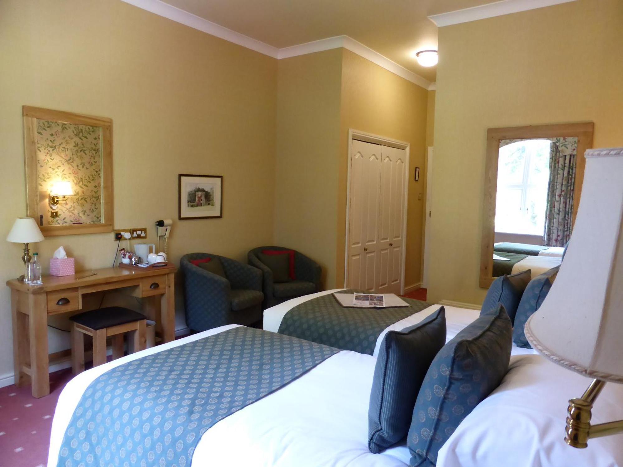 Glen-Yr-Afon House Hotel Аск Экстерьер фото