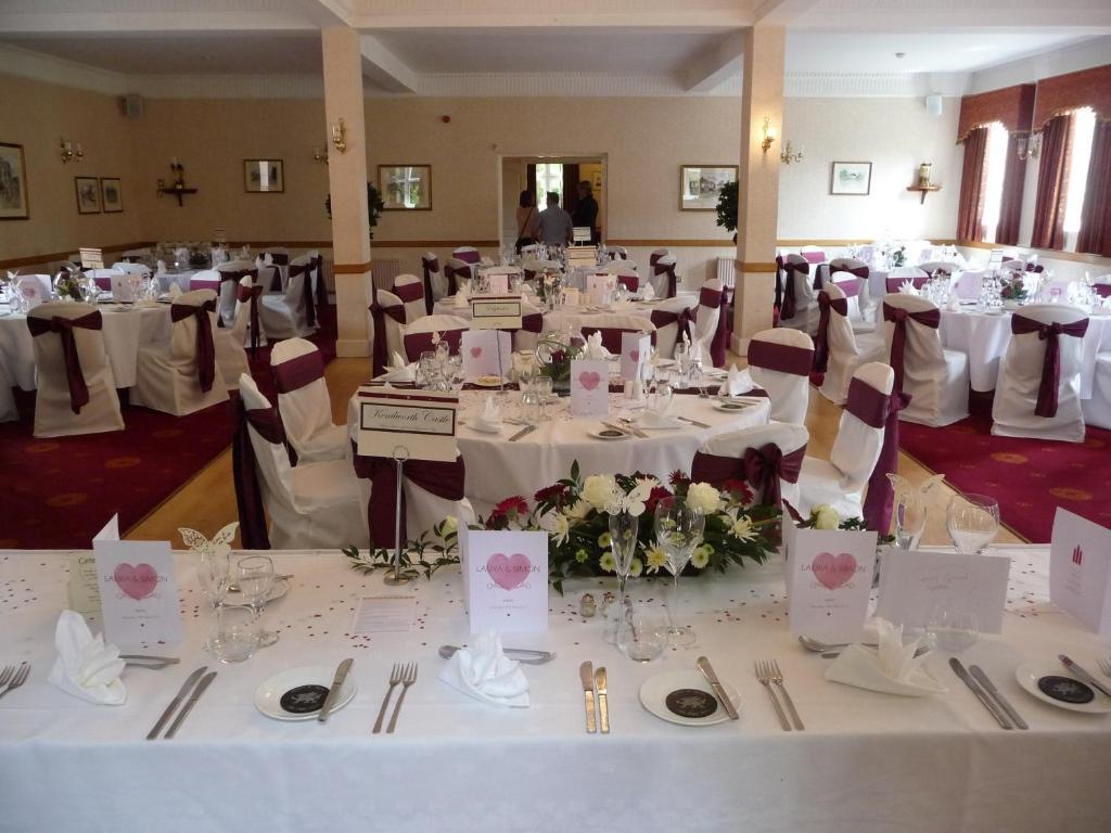 Glen-Yr-Afon House Hotel Аск Экстерьер фото