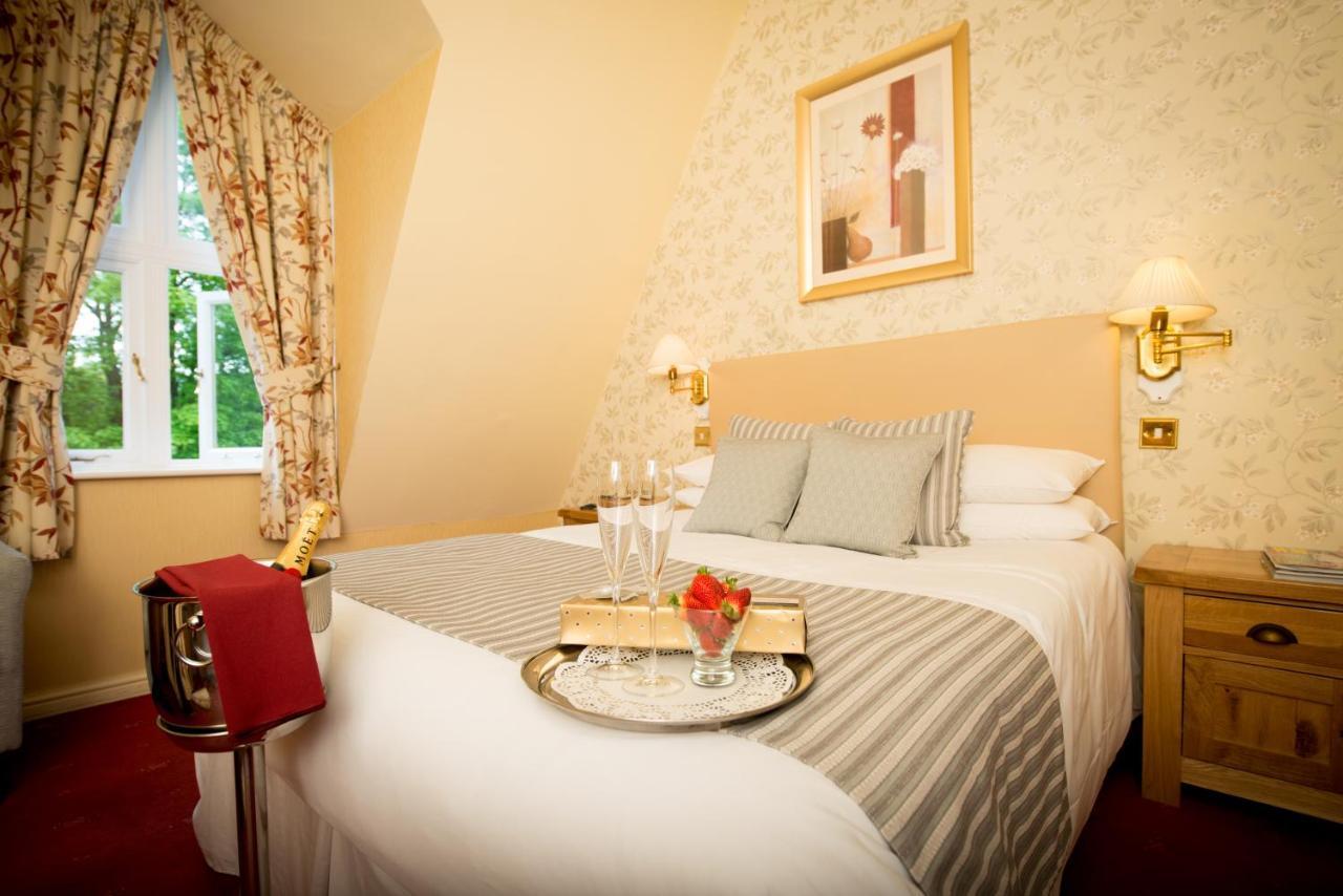 Glen-Yr-Afon House Hotel Аск Экстерьер фото